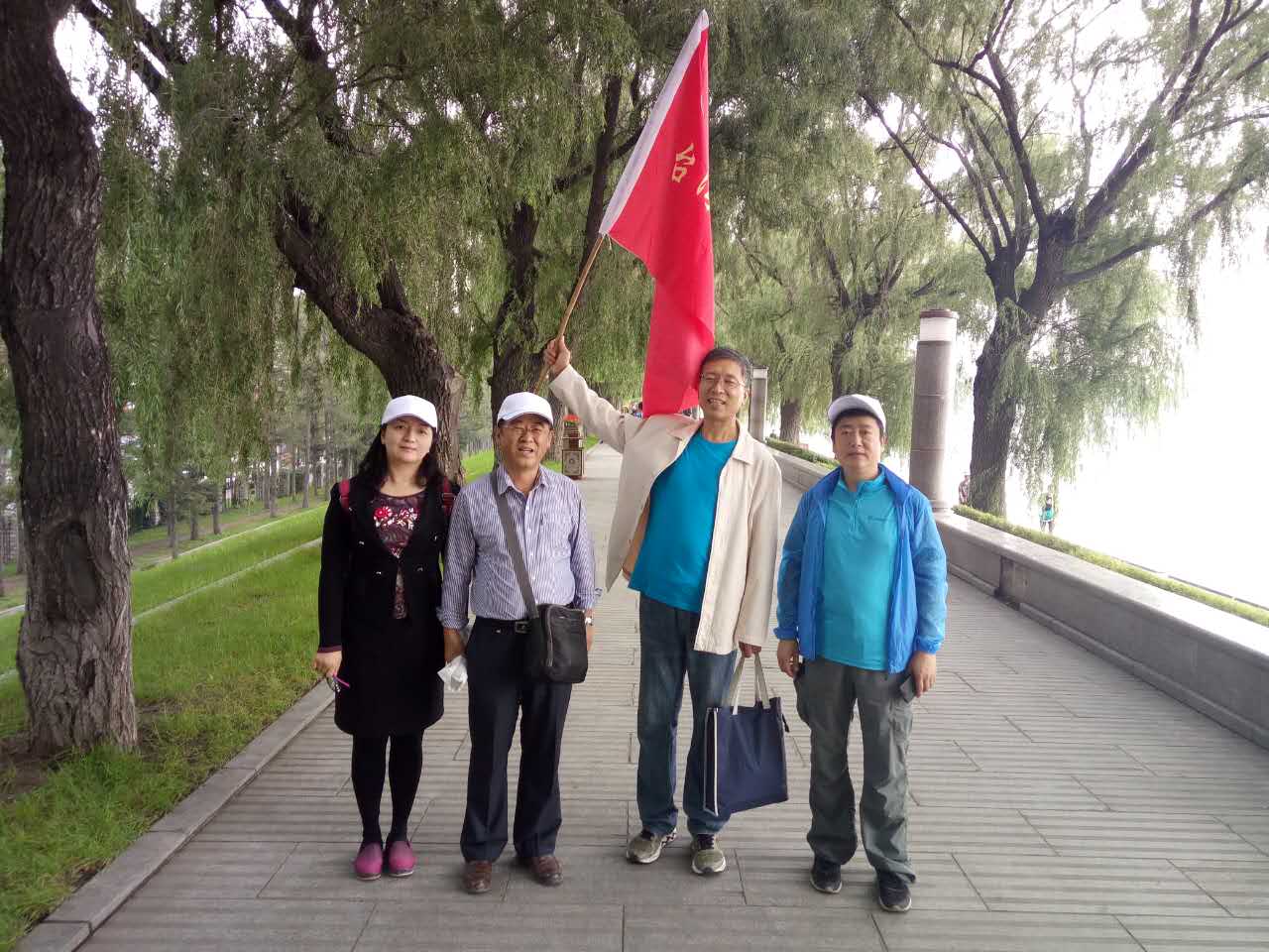 我校台联组织参加迎中秋徒步活动